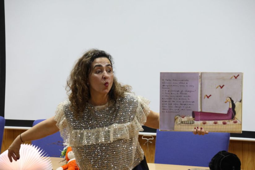 Virgínia Milferiori leva a magia das histórias às escolas do Agrupamento de Gouveia